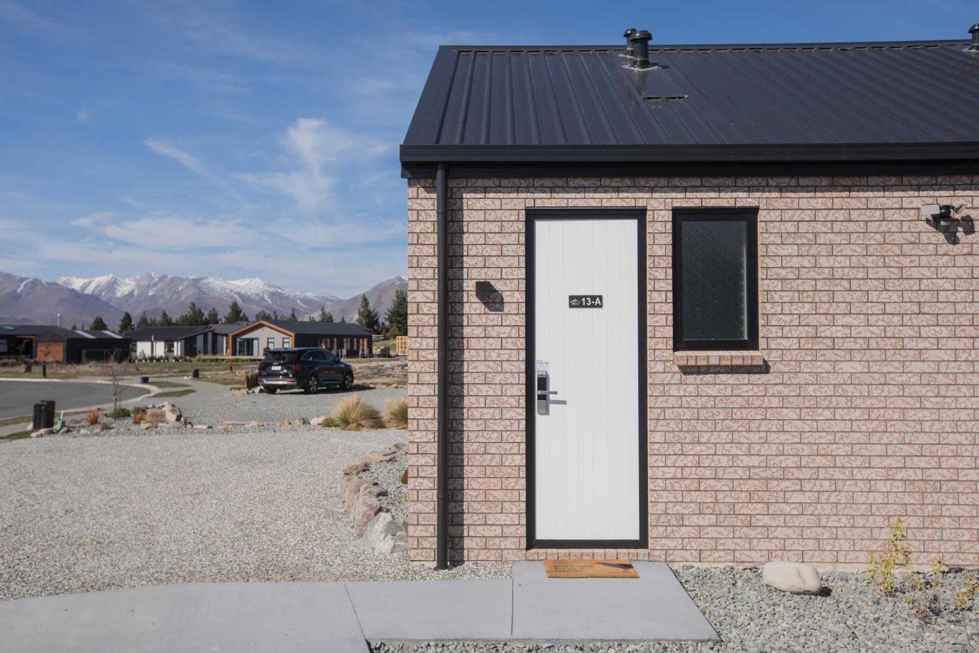 Skyrim Lodge Lake Tekapo Exterior photo